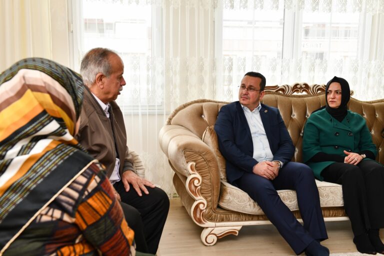 DEPREMZEDE KADINLARA 8 MART’TA MORAL ZİYARETİ