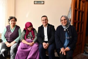 MAVİ KAPAKLAR DEPREMZEDE VATANDAŞIN UMUDU OLDU