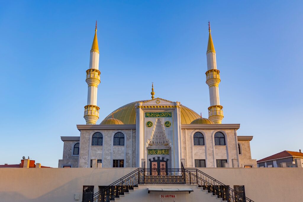 MEKKE CAMİ’NDE İLK NAMAZ BU AKŞAM KILINACAK