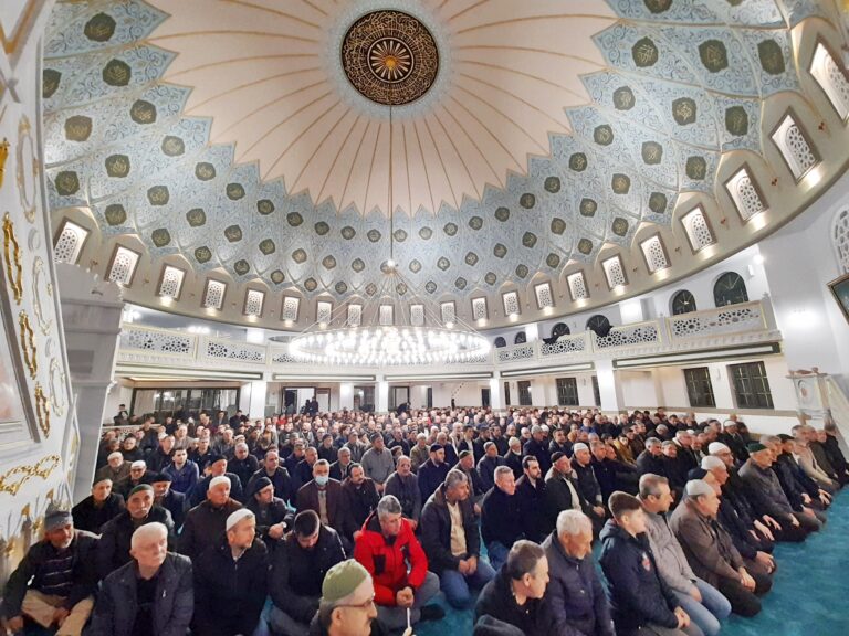 MUSTAFAKEMALPAŞALILAR KANDİLDE MEKKE CAMİ’Nİ DOLDURDU