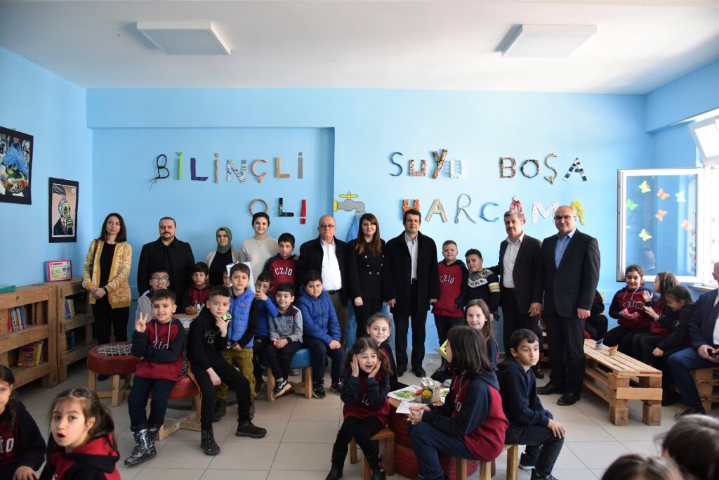 ÖĞRENCİLERİN YENİ GÖZDESİ; SIFIR ATIK KÜTÜPHANESİ