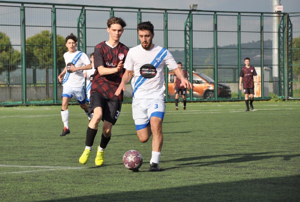 AMATÖRDE AKAR VE ÇİMEN DOLUDİZGİN