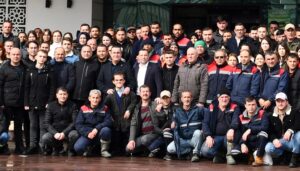 BELEDİYE İŞÇİLERİNE ÇİFTE BAYRAM