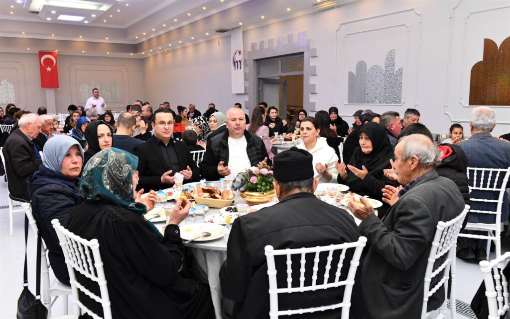 ŞEHİT YAKINLARI VE GAZİ AİLELERİ İFTAR SOFRASINDA BULUŞTU