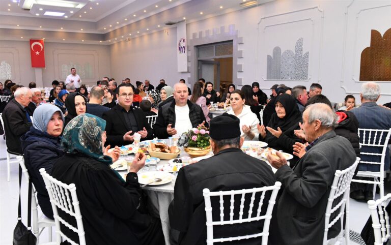 ŞEHİT YAKINLARI VE GAZİ AİLELERİ İFTAR SOFRASINDA BULUŞTU