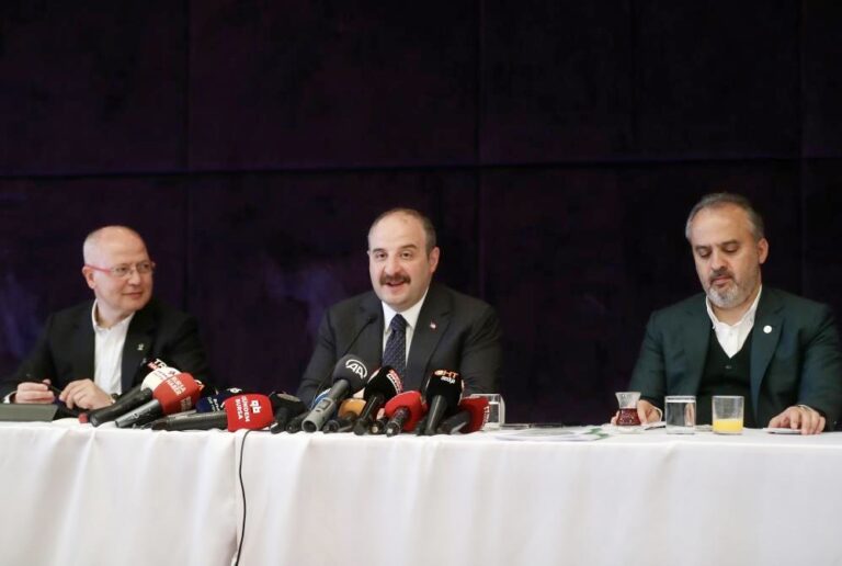 BAKAN VARANK’TAN MEDYA BULUŞMASI