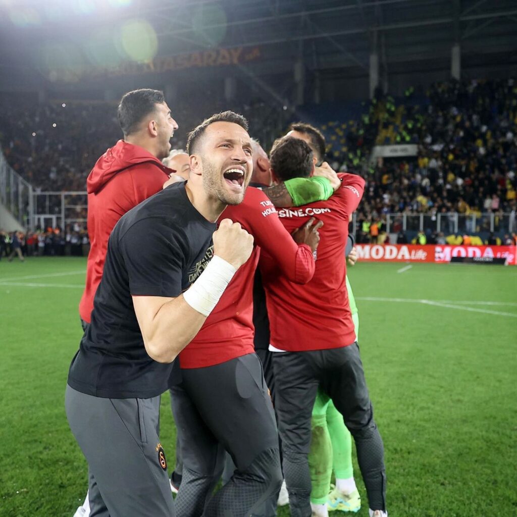 OKAN KOCUK’TAN İLK ŞAMPİYONLUK