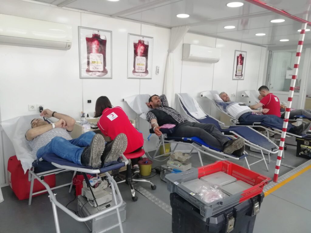 KAN DOSTLARI BAĞIŞA KOŞTU