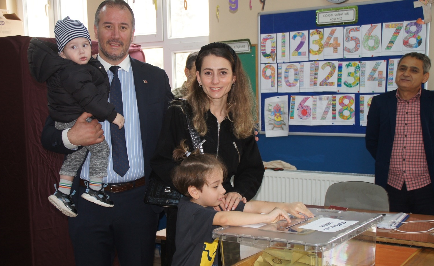 MİLLETVEKİLİ ADAYI BEYGİRCİ OYUNU KULLANDI