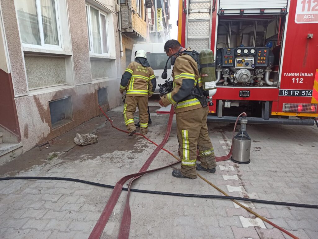 VIRACA MAHALLESİ’NDE DEPO YANGINI