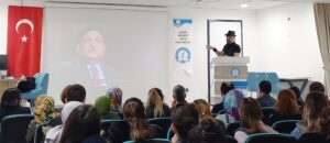 ‘AİLELER DİJİTAL DÜNYAYI TANIMALI’