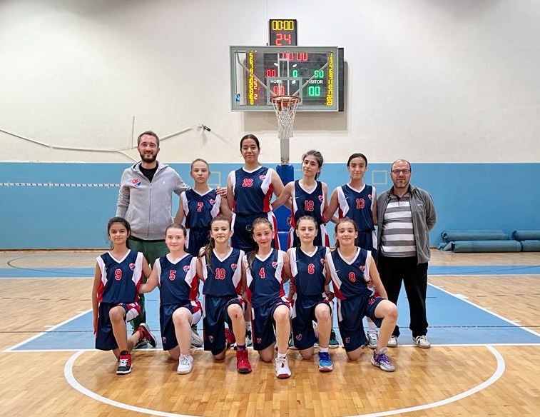 KIZ TAKIMLARI YARI FİNAL İÇİN PARKEDE