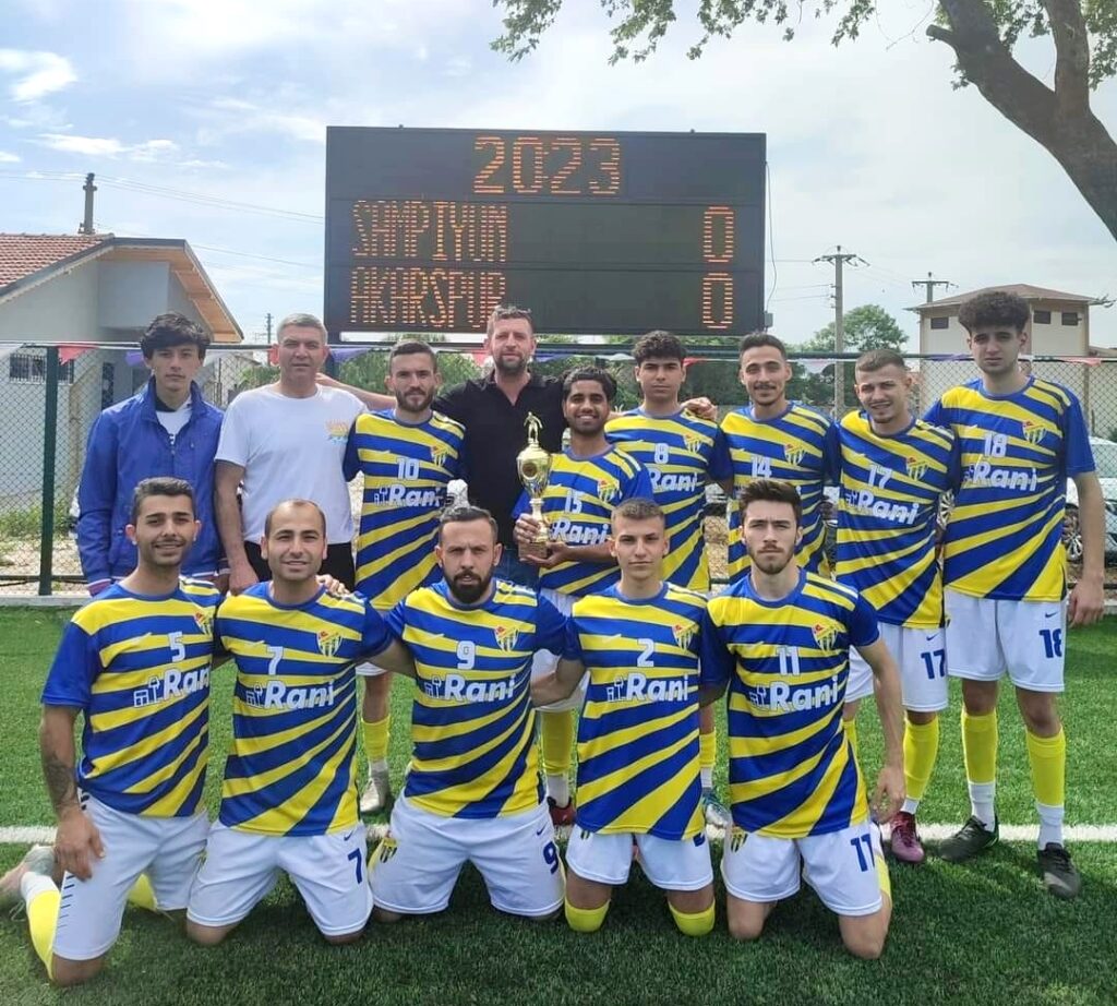 ŞAMPİYON AKAR KUPASINI ALDI