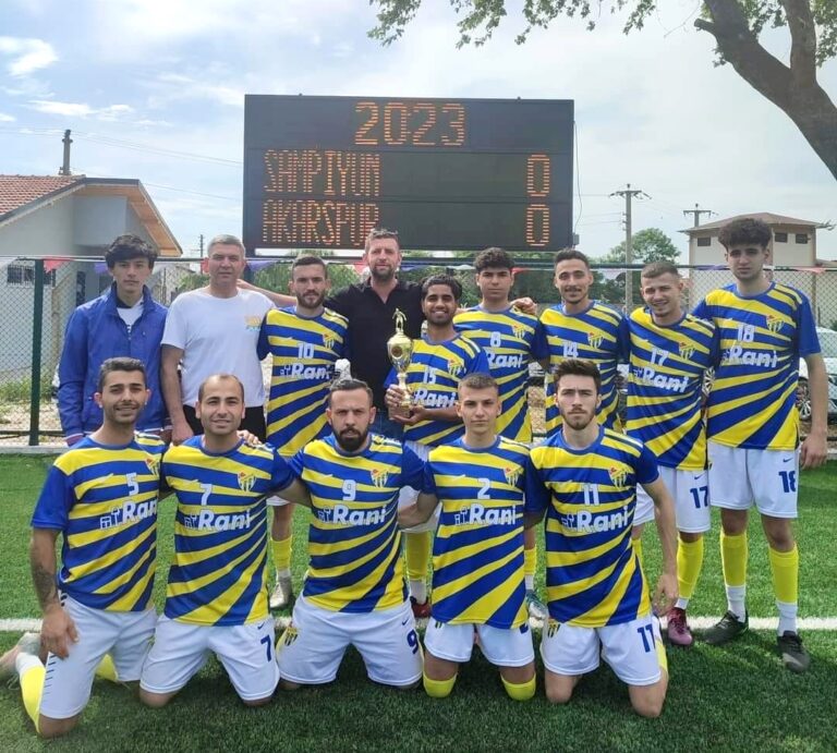 ŞAMPİYON AKAR KUPASINI ALDI