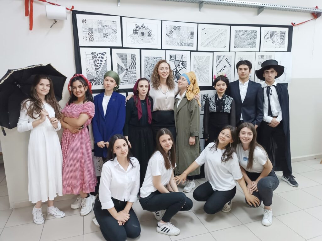 TOKİ AYASBEY’DE YÜRÜYEN SERGİ