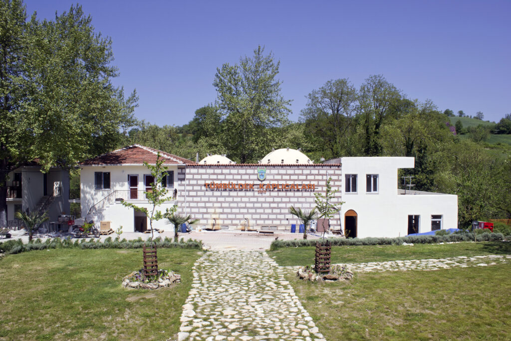 TÜMBÜLDEK MİSAFİRLERİNİ BEKLİYOR