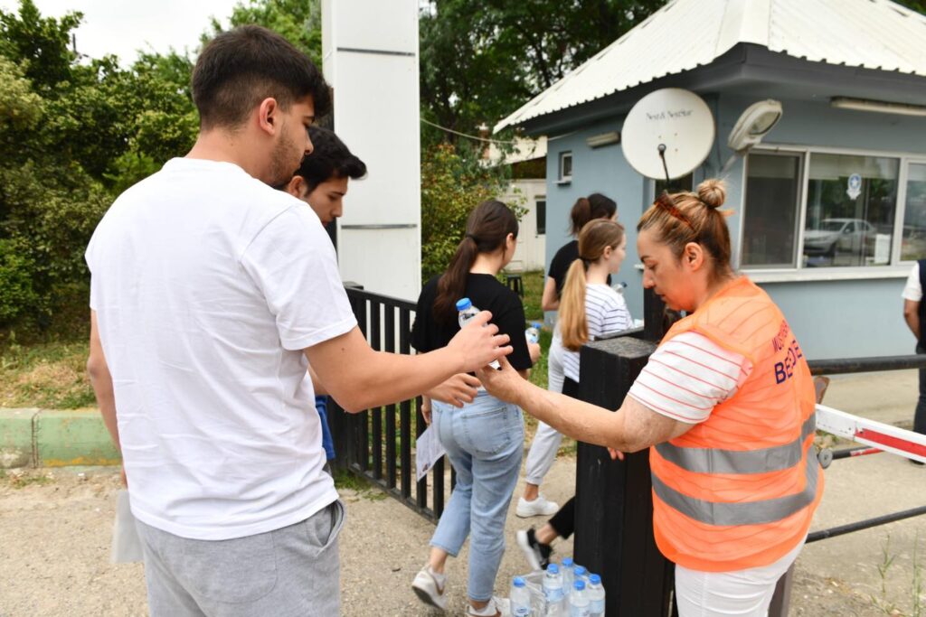 ÜNİVERSİTE İÇİN TER DÖKTÜLER