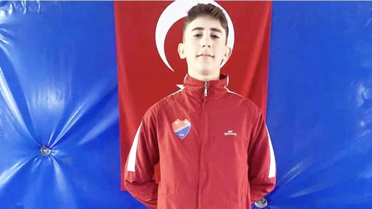 BAŞARILI KARATECİ MİLLİ TAKIMA SEÇİLDİ