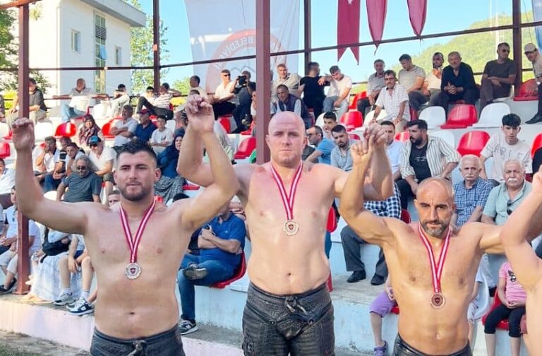 BAŞARILI PEHLİVANDAN SİNOP’TA MADALYA