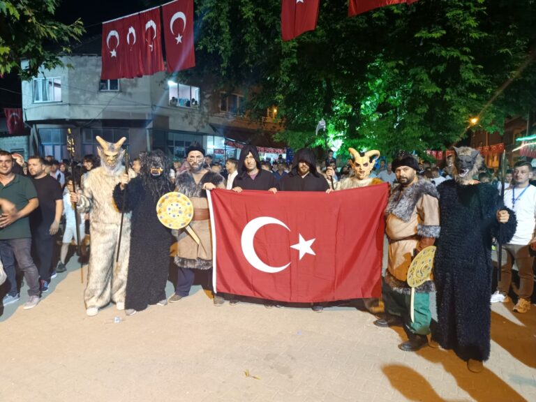 BİRLİK FESTİVALİ, ÇALTILIBÜK DEVE OYUNU İLE ŞENLENDİ