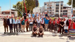 BOZAĞAÇ ŞÖLENİ ‘KARDEŞLİK YÜRÜYÜŞÜ’ İLE BAŞLADI