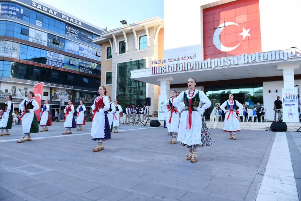 KÜLTÜRLER MEYDANDA BULUŞTU