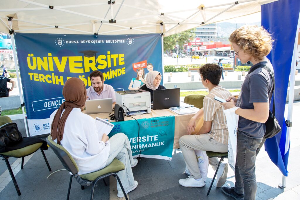 ‘ÜNİVERSİTE TERCİH REHBERLİK NOKTASI’ KURULUYOR