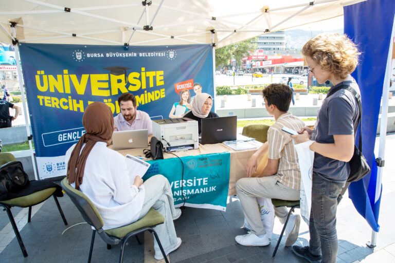 ‘ÜNİVERSİTE TERCİH REHBERLİK NOKTASI’ KURULUYOR