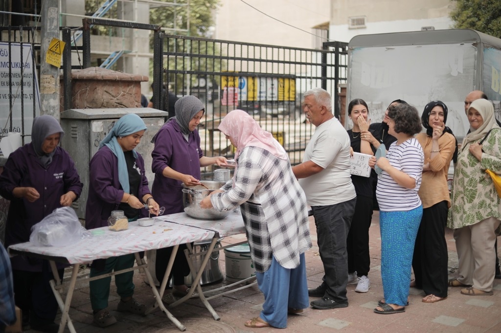 ÇARŞI ESNAFLARINDAN AŞURE İKRAMI
