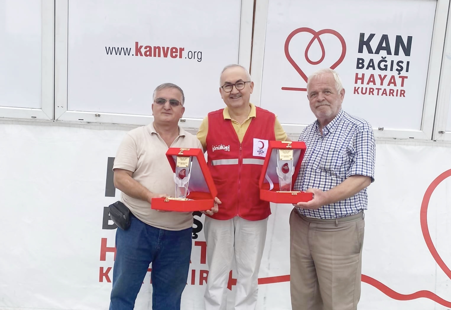 KAN BAĞIŞÇILARI PLAKETLE ONURLANDIRILDI