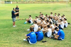 KIRMIZI ŞİMŞEKLER SAHAYA İNDİ