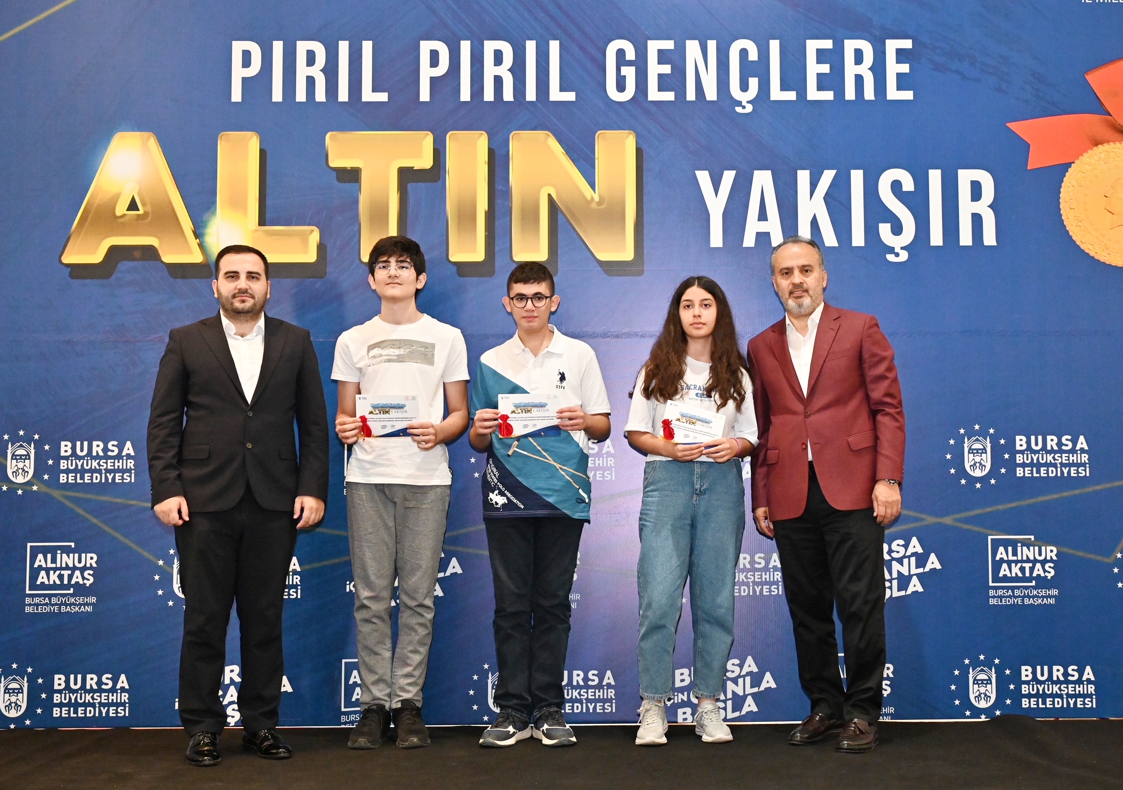 LGS ŞAMPİYONU BORA EKREN’E ÖDÜL