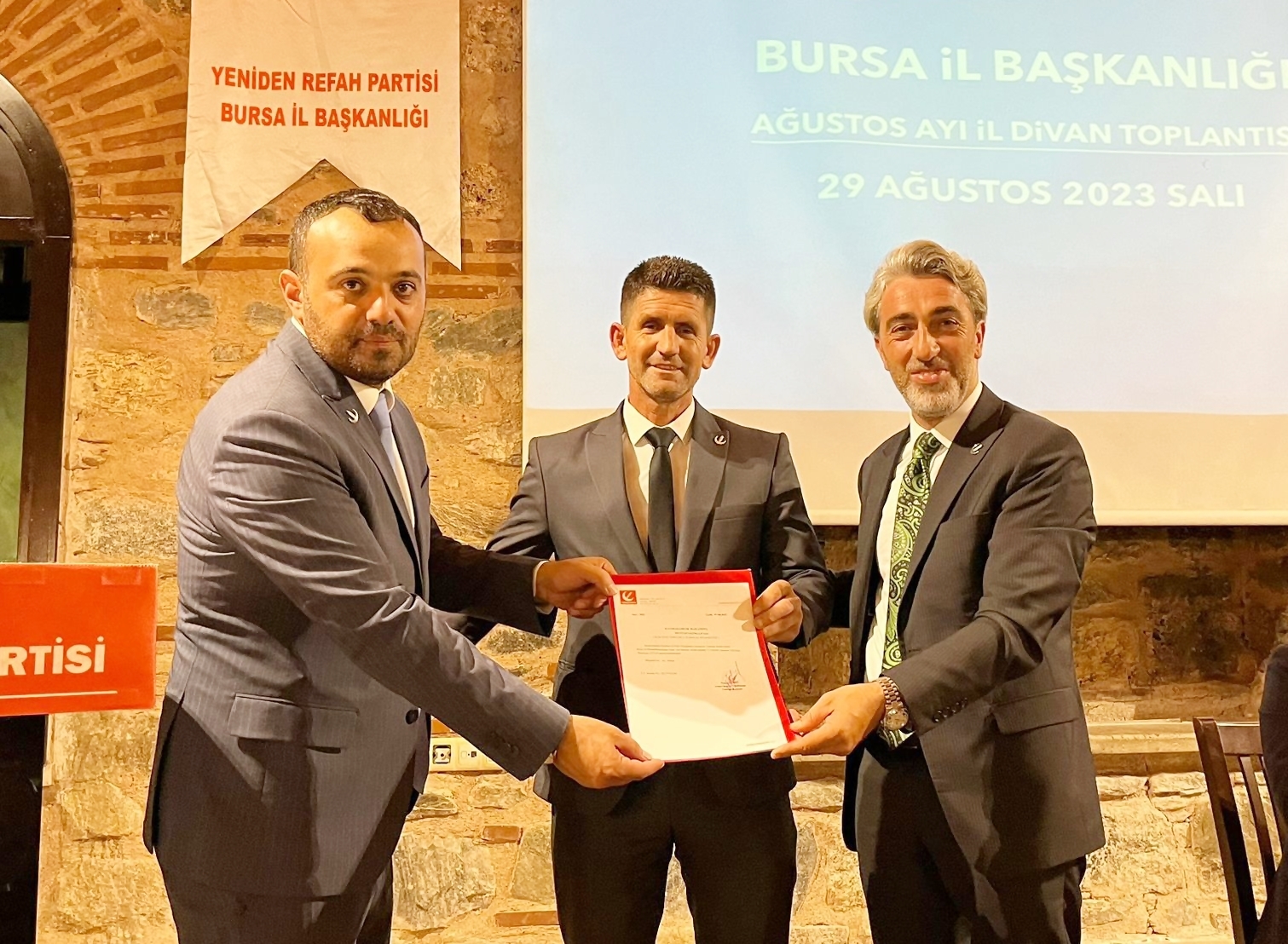 LOYAN, RESMEN BAŞKAN