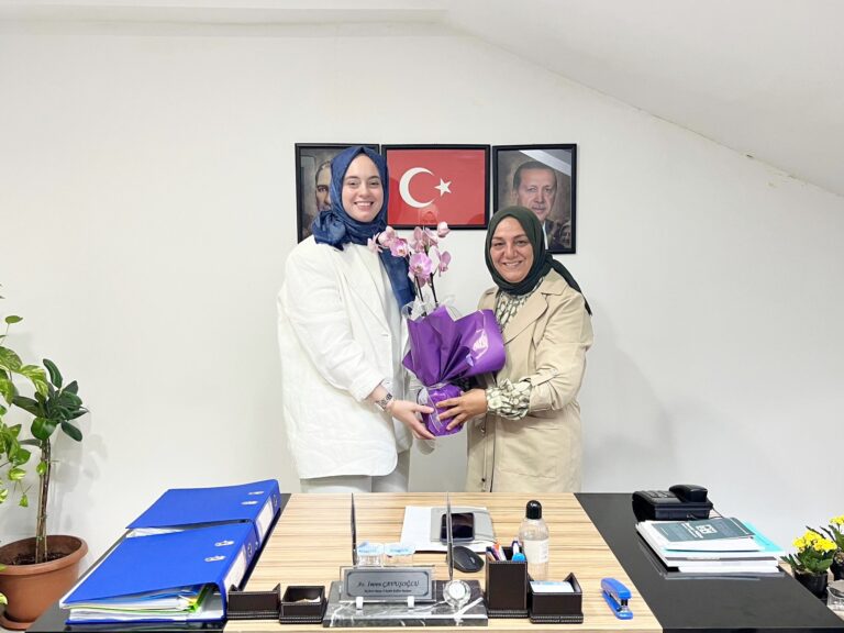 AK KADINLAR’DAN YENİ BAŞKANA ZİYARET