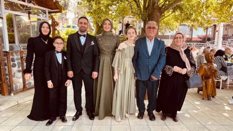 AKİF NİYAZİ, ERKEKLİĞE İLK ADIMINI ATTI