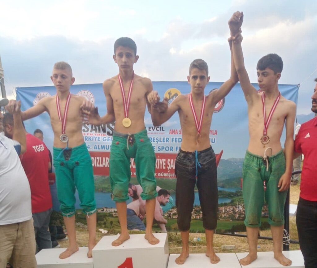 BAŞARILI GÜREŞÇİ TÜRKİYE ÜÇÜNCÜSÜ