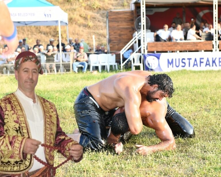 YALINTAŞ ER MEYDANI’NDA GÜREŞ ZAMANI