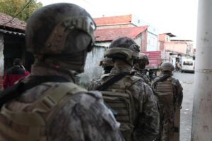 ZEHİR TACİRLERİNE ŞAFAK BASKINI