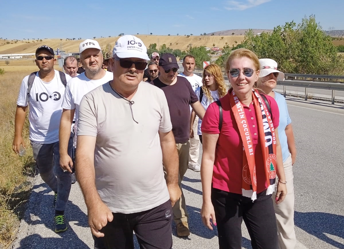 ‘CUMHURİYET ASLA YENİLMEYECEK’