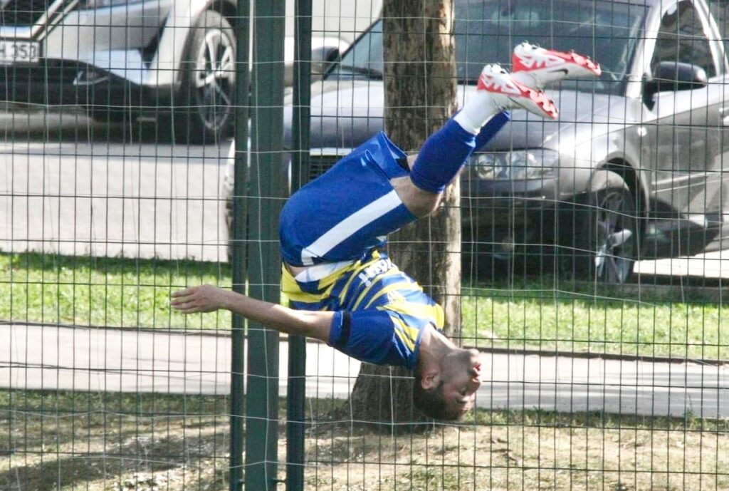 AKAR YÜKSELİYOR, MKP 2014 BATIYOR