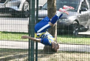 AKAR YÜKSELİYOR, MKP 2014 BATIYOR