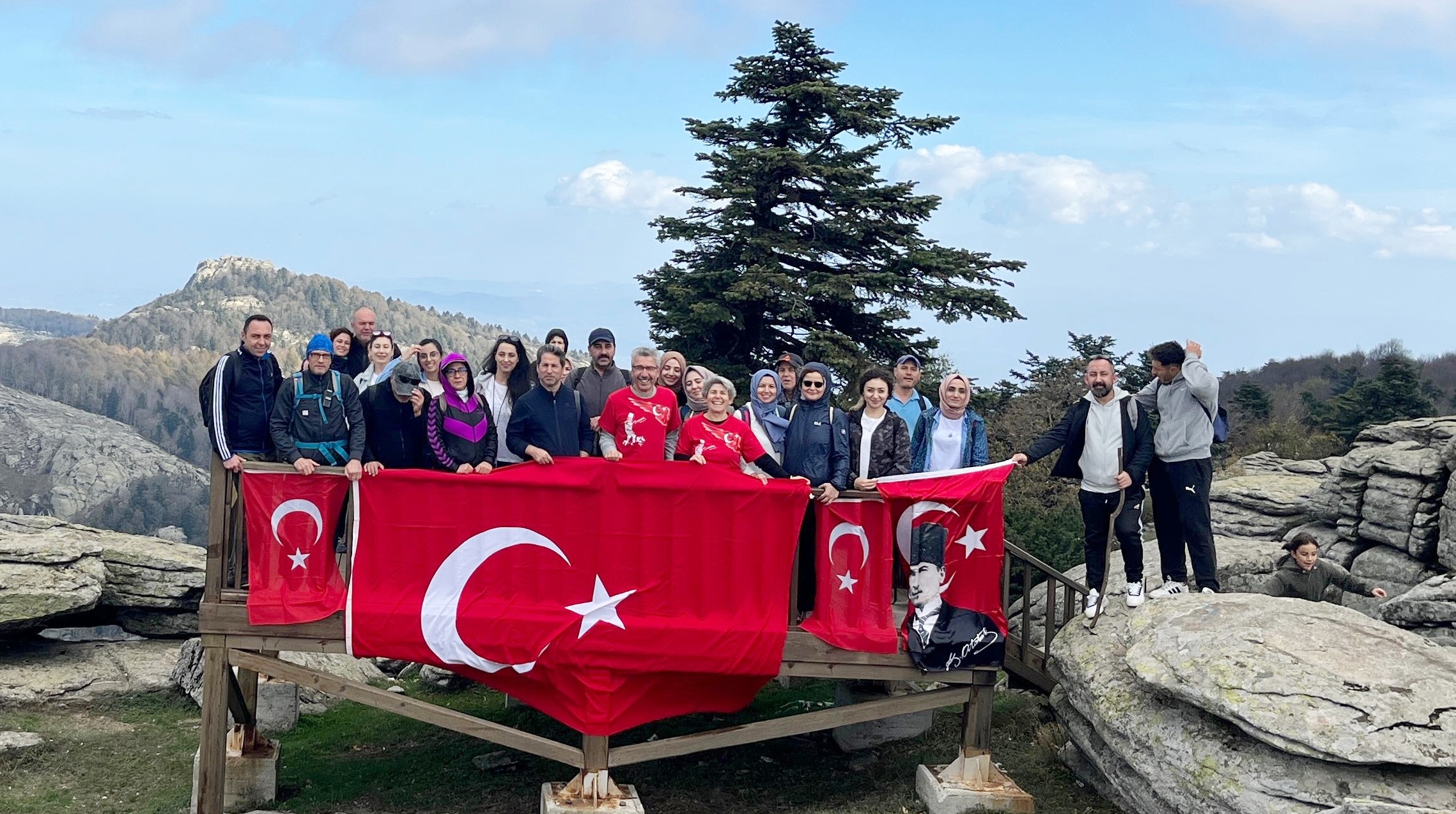 ÇATALDAĞ ZİRVESİNDE CUMHURİYET COŞKUSU