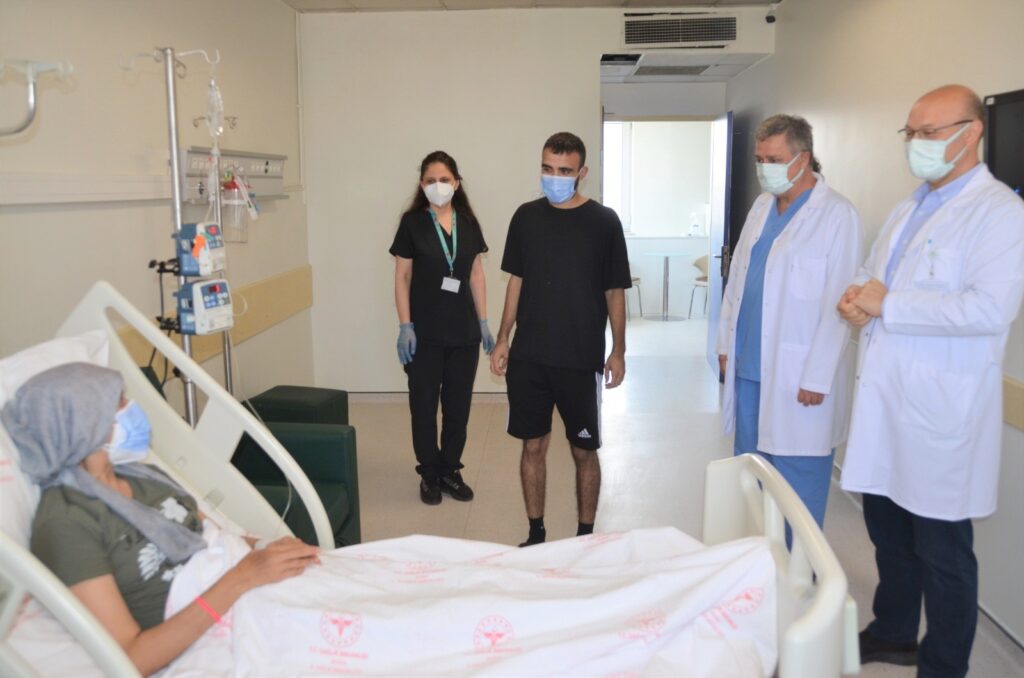 OĞLUNUN BÖBREĞİ İLE HAYATA TUTUNDU