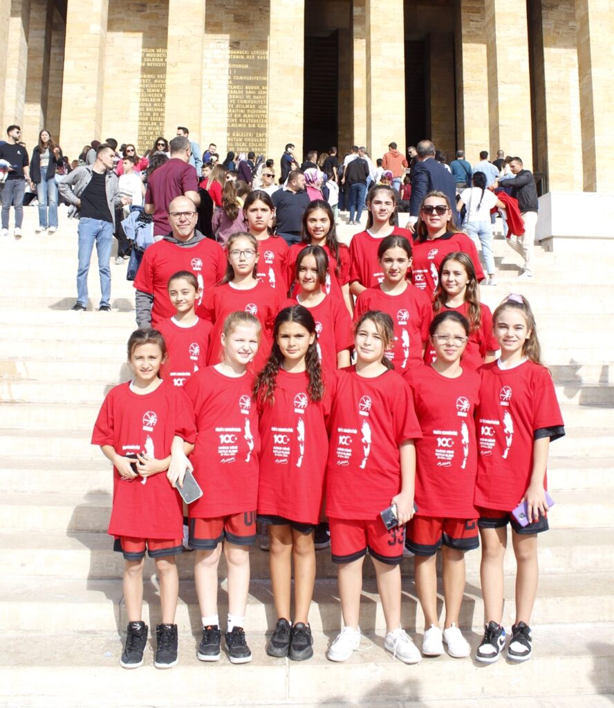 U-12 KIZ TAKIMI ATA’NIN HUZURUNDA