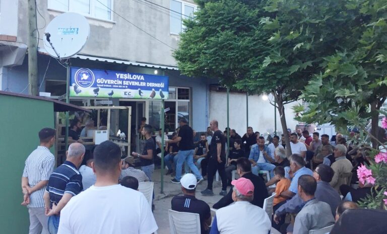 YEŞİLOVALI GÜVERCİN SEVENLERDEN ‘CUMHURİYET’ İKRAMI