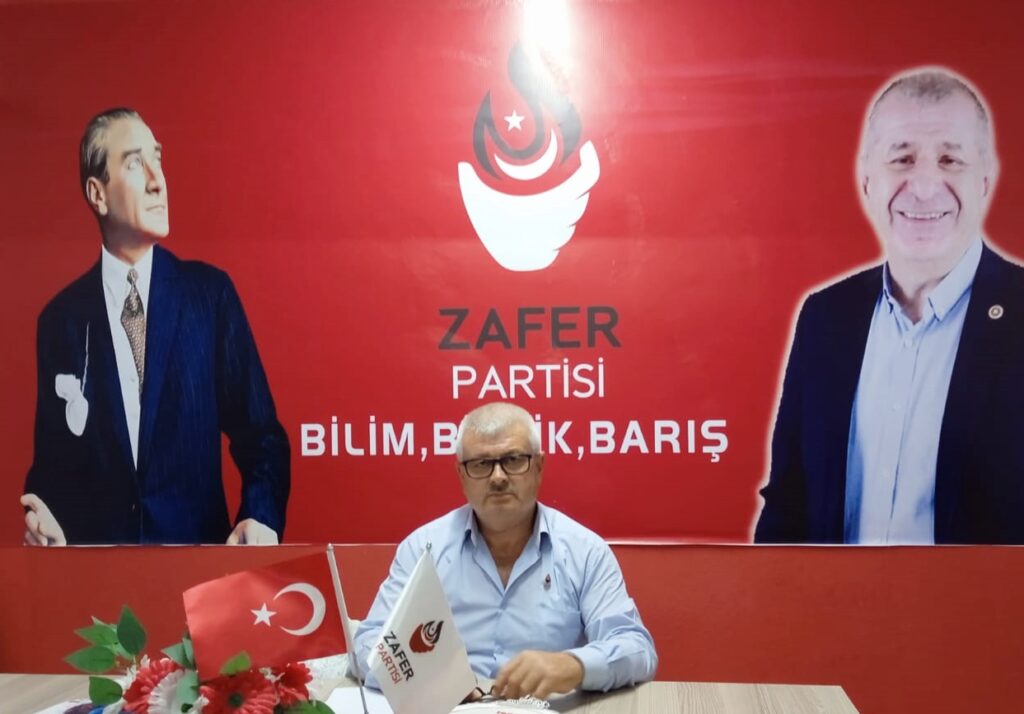 ‘CUMHURİYET BÜYÜK FEDAKÂRLIKLARLA KURULDU’