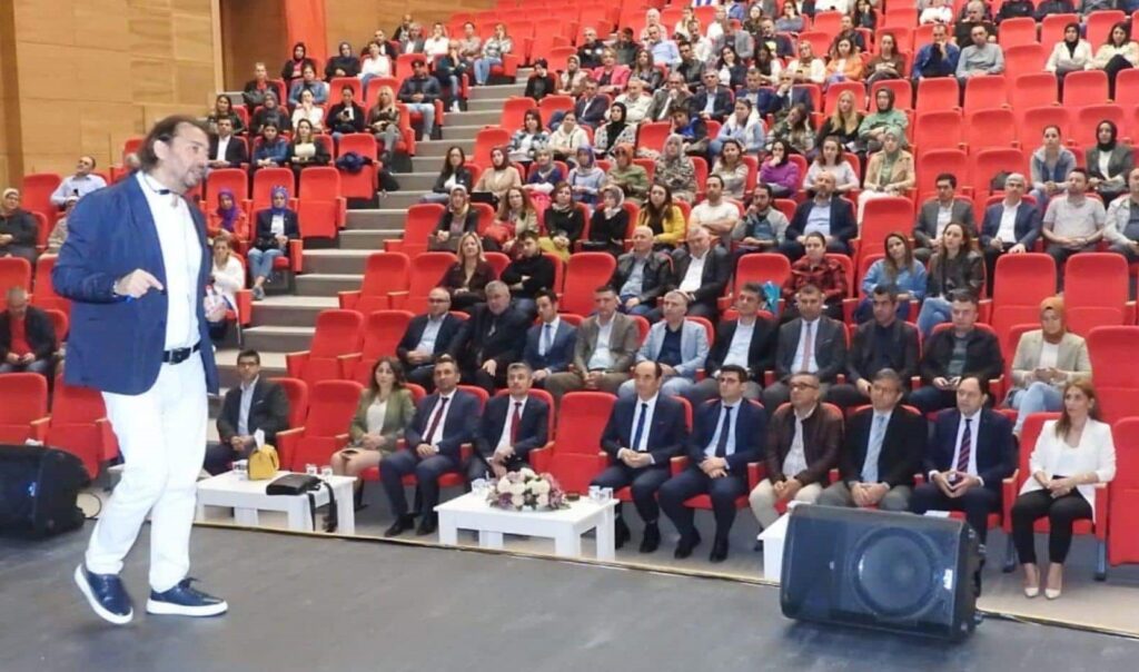 EĞİTİME FARKLI BAKIŞ AÇISI