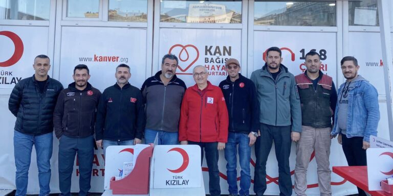 ‘KIZILAY KAN SATMAZ’