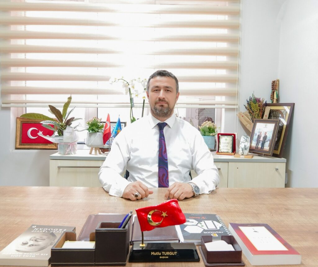 ‘ÖĞRETMENLERİMİZ, ÜLKEMİZİN GELECEĞİNİ ŞEKİLLENDİRİYOR’