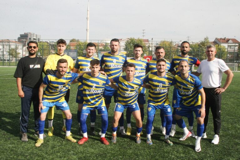 AKAR, LİDERLİK KOLTUĞUNDA